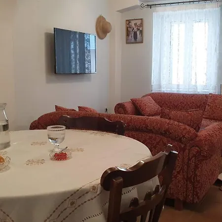 Mikro Spitaki *